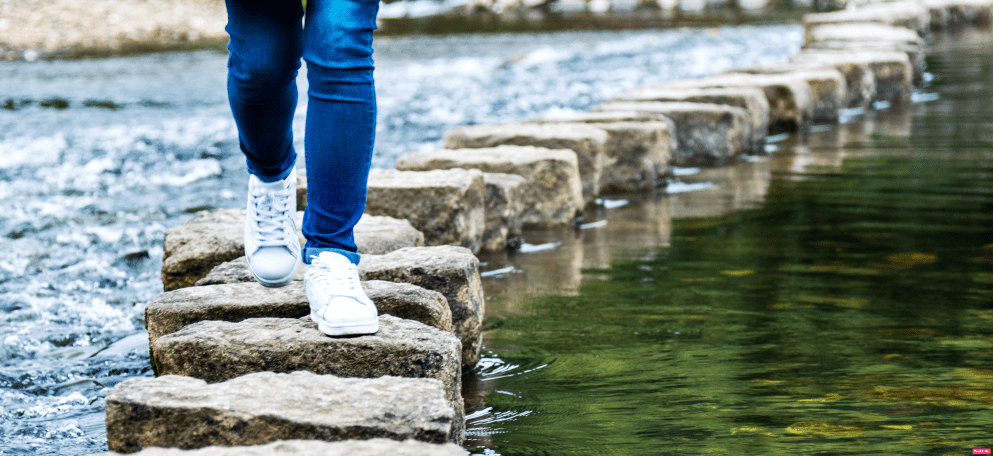 walking-on-the-rocks